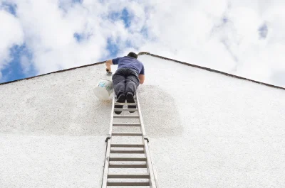 Peinture extérieure à Glénat — façades et ravalement